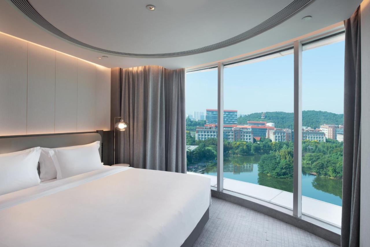 Crowne Plaza Wuhan Optics Valley By Ihg Exterior photo